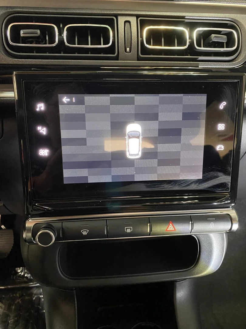 Citroën C3 2024 : caméra de recul reliée à l'écran de série