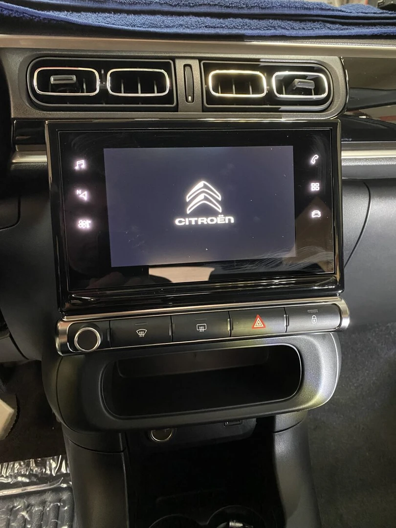 Citroën C3 2024 : caméra de recul reliée à l'écran de série