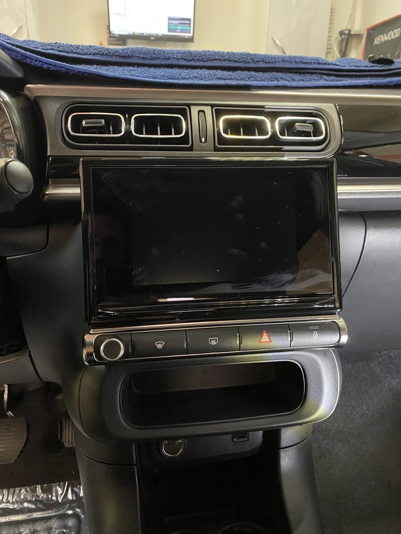 Citroën C3 2024 : caméra de recul reliée à l'écran de série