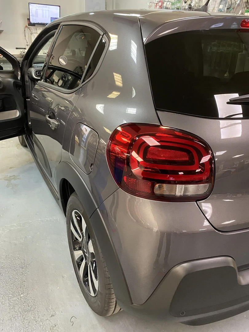 Citroën C3 2024 : caméra de recul reliée à l'écran de série