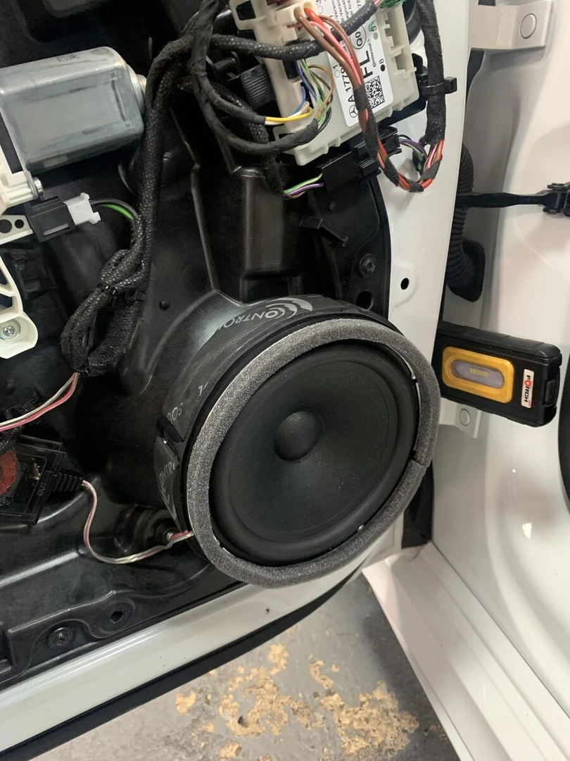 Mercedes CLA 2020 : haut-parleurs BLAM Live et insonorisation des portes