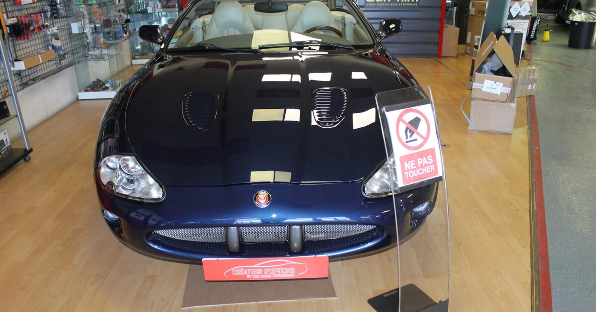 Jaguar XK8 : restauration, peinture, cuir et audio BLAM