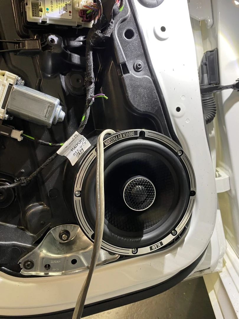 Mercedes CLA 2020 : haut-parleurs BLAM Live et insonorisation des portes