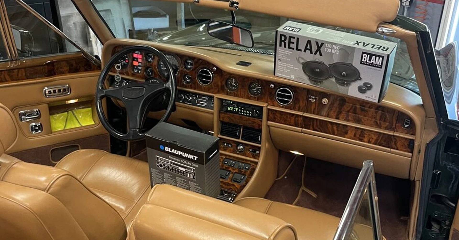 Bentley Continental : Blaupunkt Hamburg et ampli Pioneer