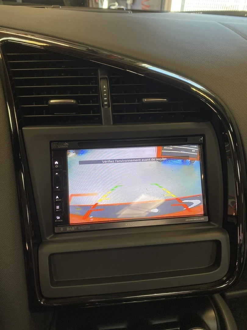 Audi R8 Spyder : Kenwood DNX5190DABS, CarPlay et caméra de recul