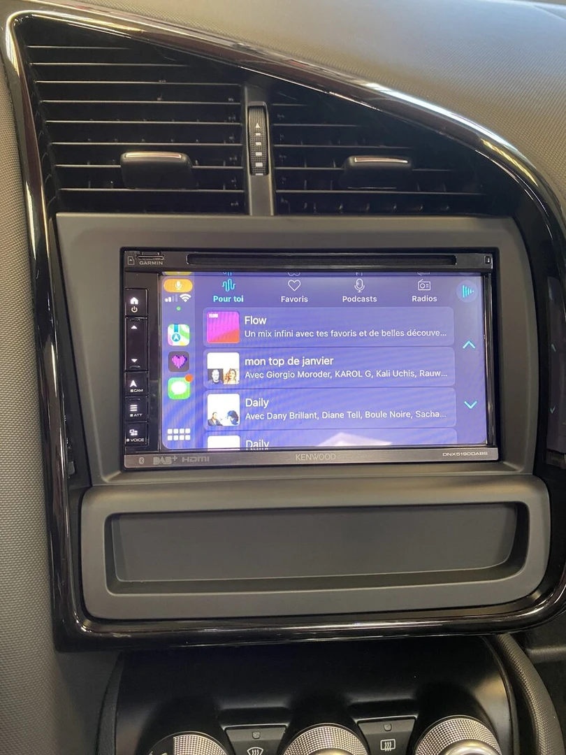 Audi R8 Spyder : Kenwood DNX5190DABS, CarPlay et caméra de recul