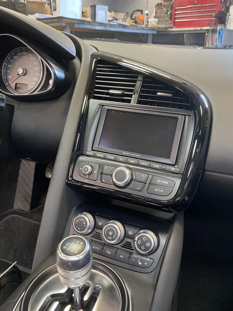 Audi R8 Spyder : Kenwood DNX5190DABS, CarPlay et caméra de recul