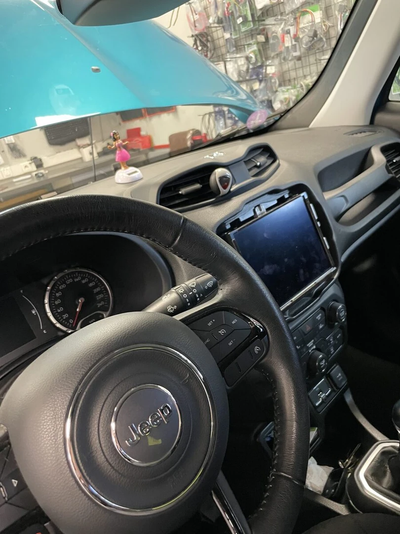 Jeep Uconnect : écran qui coule, réparation en pièces d'origine