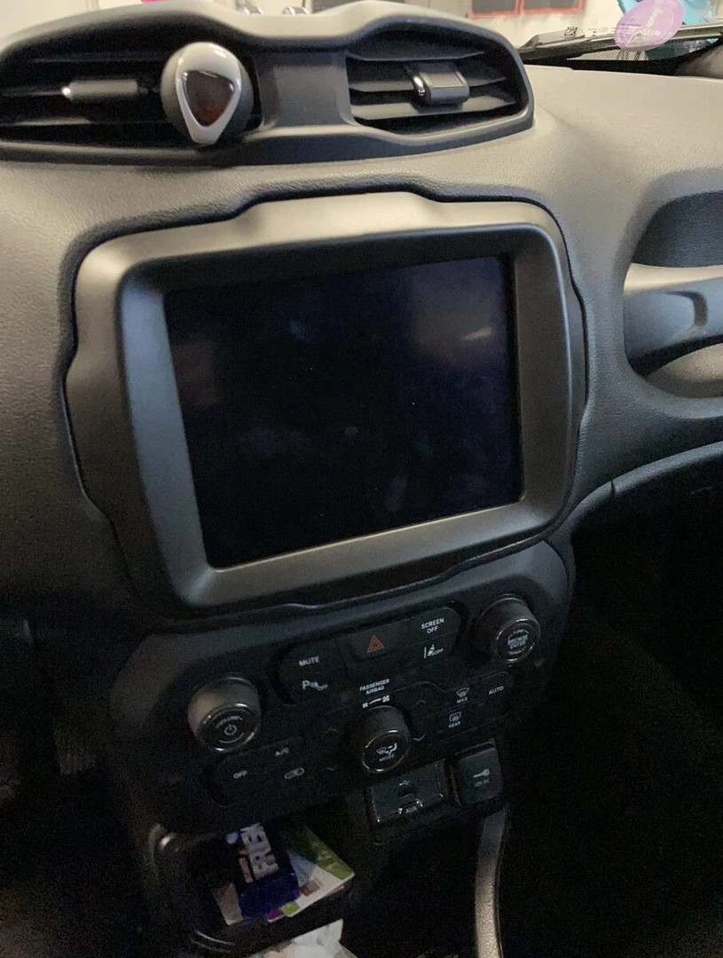 Jeep Uconnect : écran qui coule, réparation en pièces d'origine