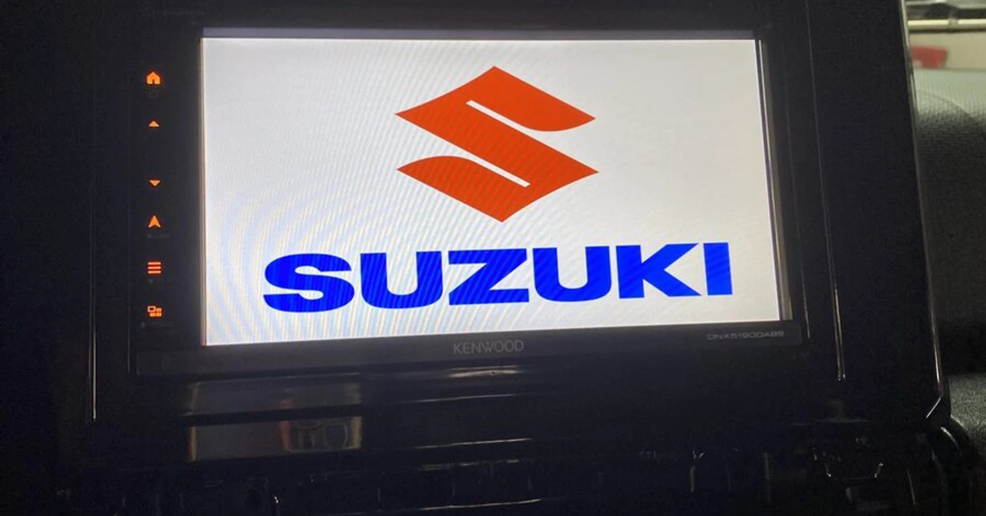 Suzuki Jimny : autoradio Kenwood CarPlay et caméra