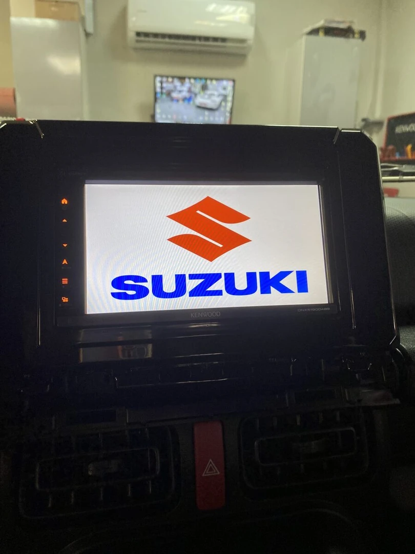 Suzuki Jimny : Kenwood DNX5190DABS et caméra de recul