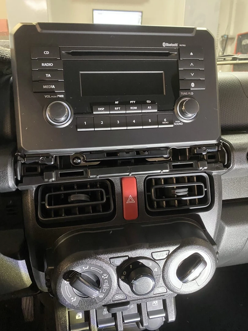 Suzuki Jimny : Kenwood DNX5190DABS et caméra de recul
