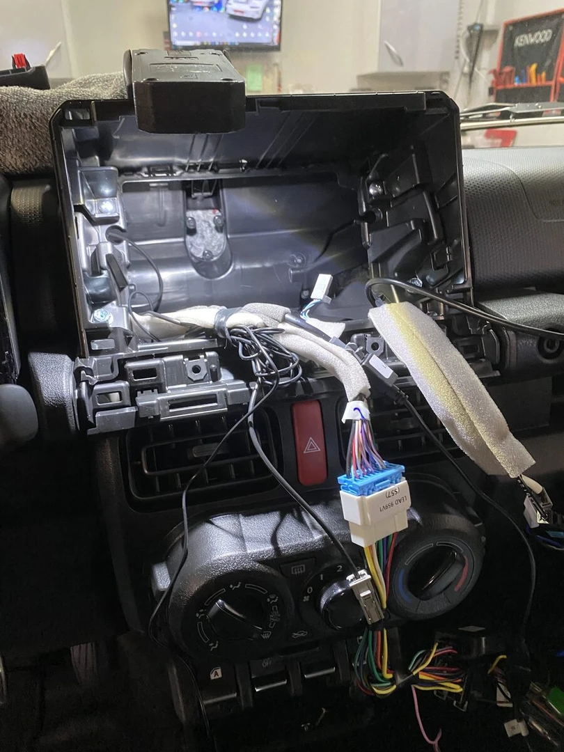 Suzuki Jimny : Kenwood DNX5190DABS et caméra de recul