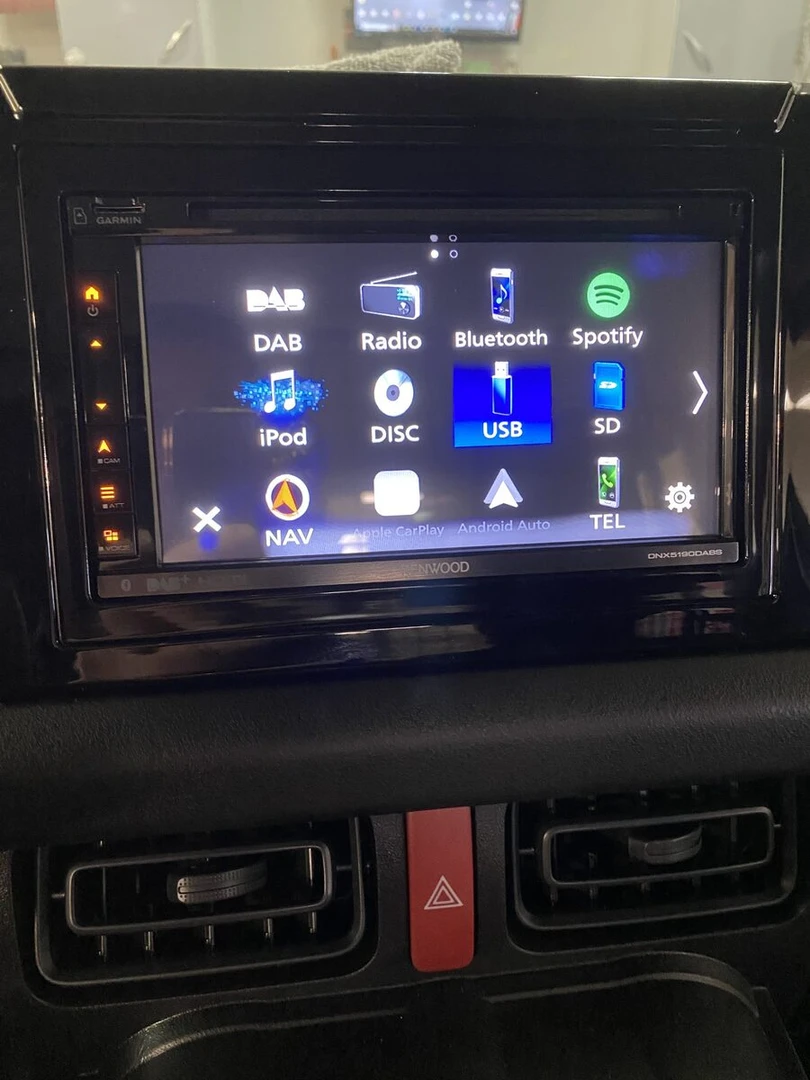 Suzuki Jimny : Kenwood DNX5190DABS et caméra de recul