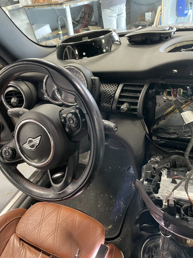 Mini Cabriolet 2018 : dalle d'écran remplacée à l'identique