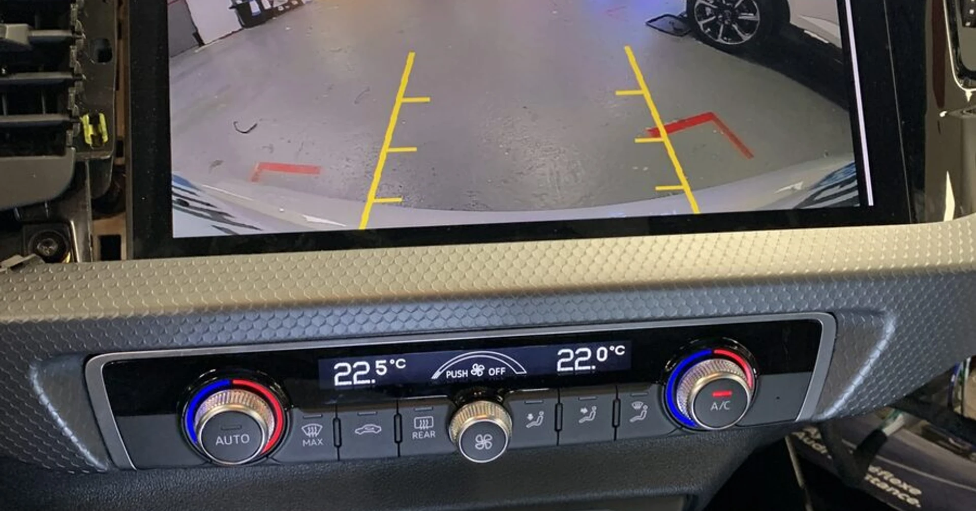 Caméra de recul sur Audi A1 2025 et écran d'origine