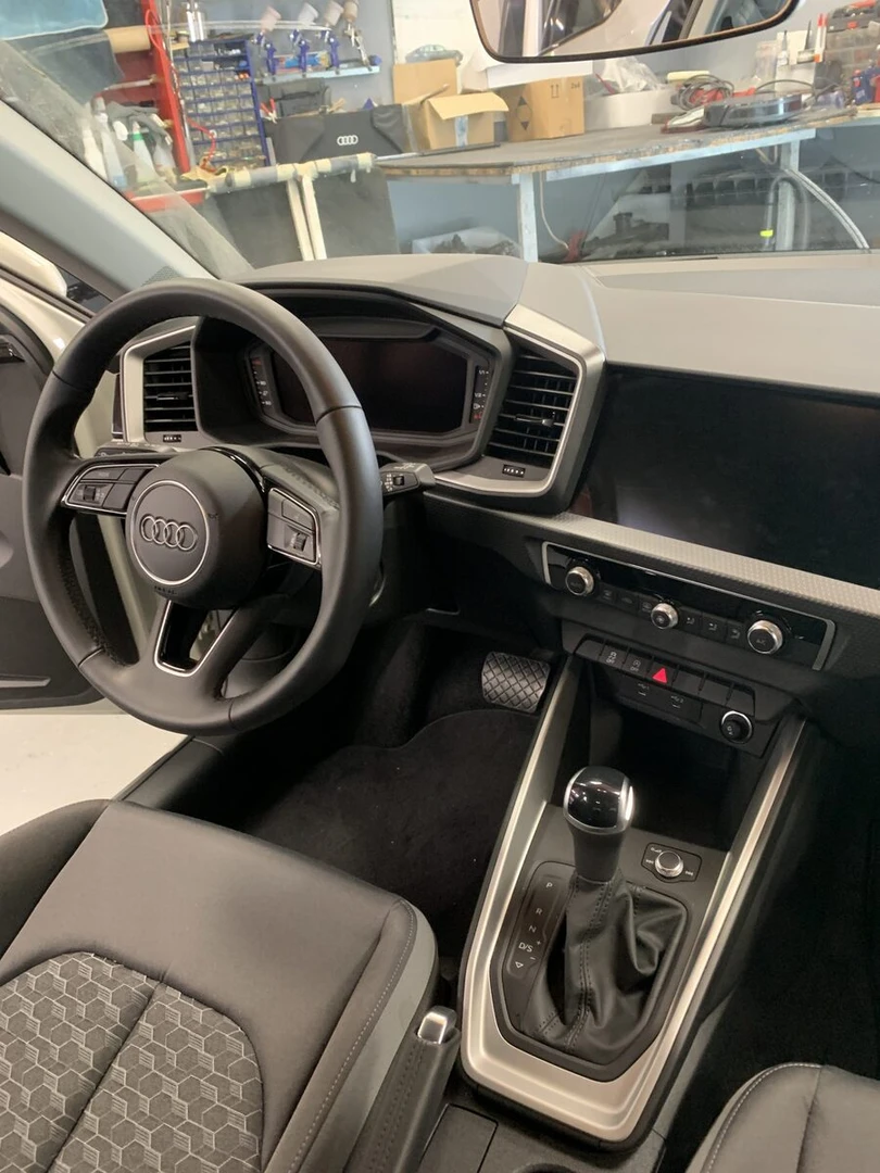 Audi A1 2025 : caméra de recul sur l'écran d'origine