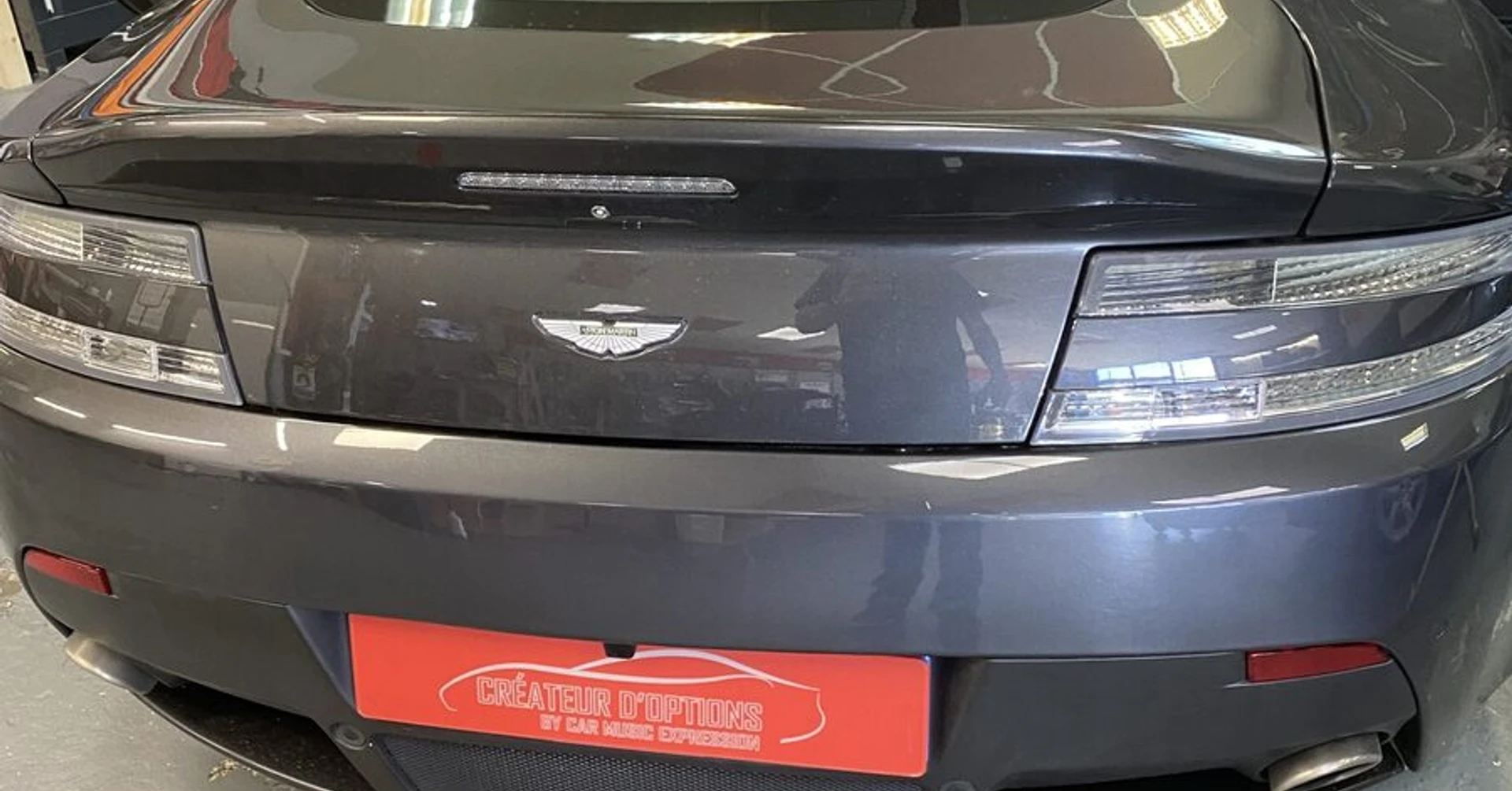 Aston Martin Vantage : CarPlay et caméra de recul