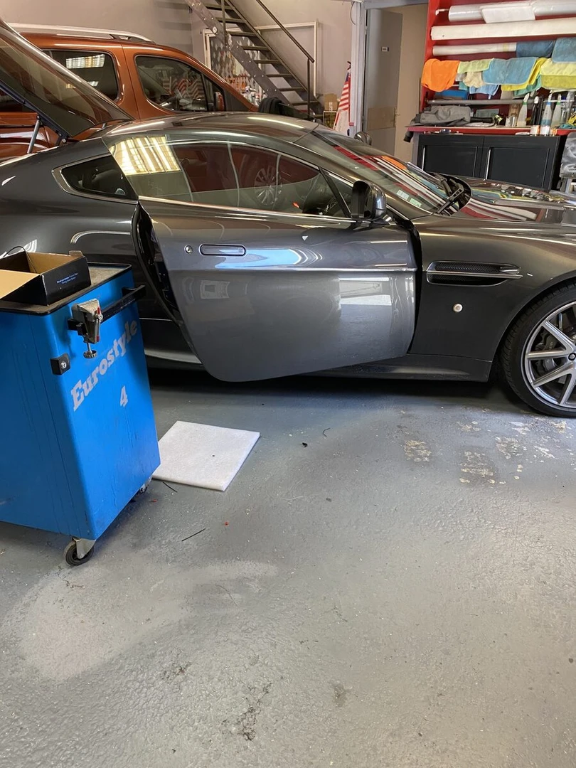 Aston Martin Vantage : CarPlay, Android Auto et caméra de recul