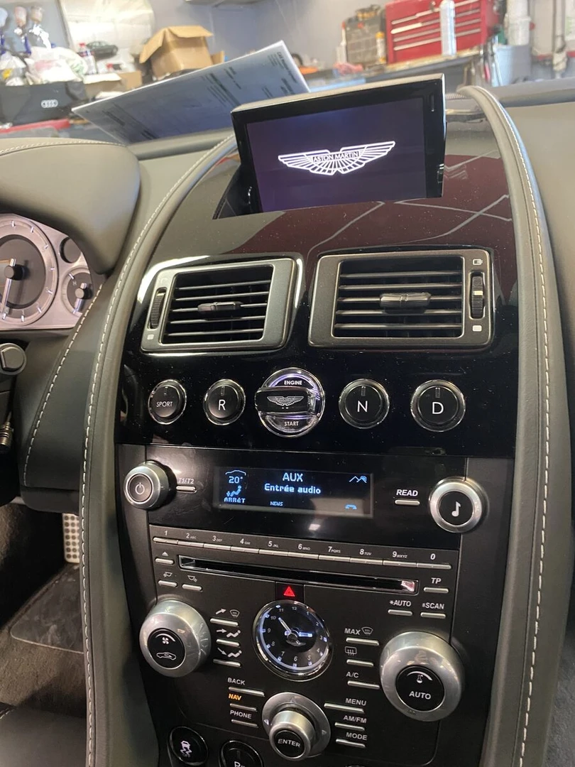 Aston Martin Vantage : CarPlay, Android Auto et caméra de recul