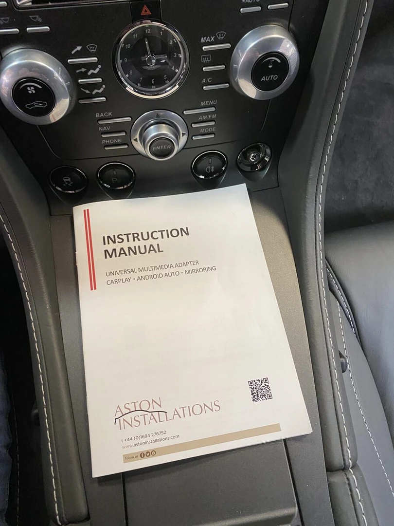 Aston Martin Vantage : CarPlay, Android Auto et caméra de recul