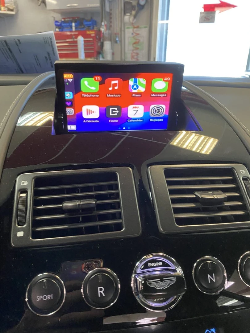 Aston Martin Vantage : CarPlay, Android Auto et caméra de recul