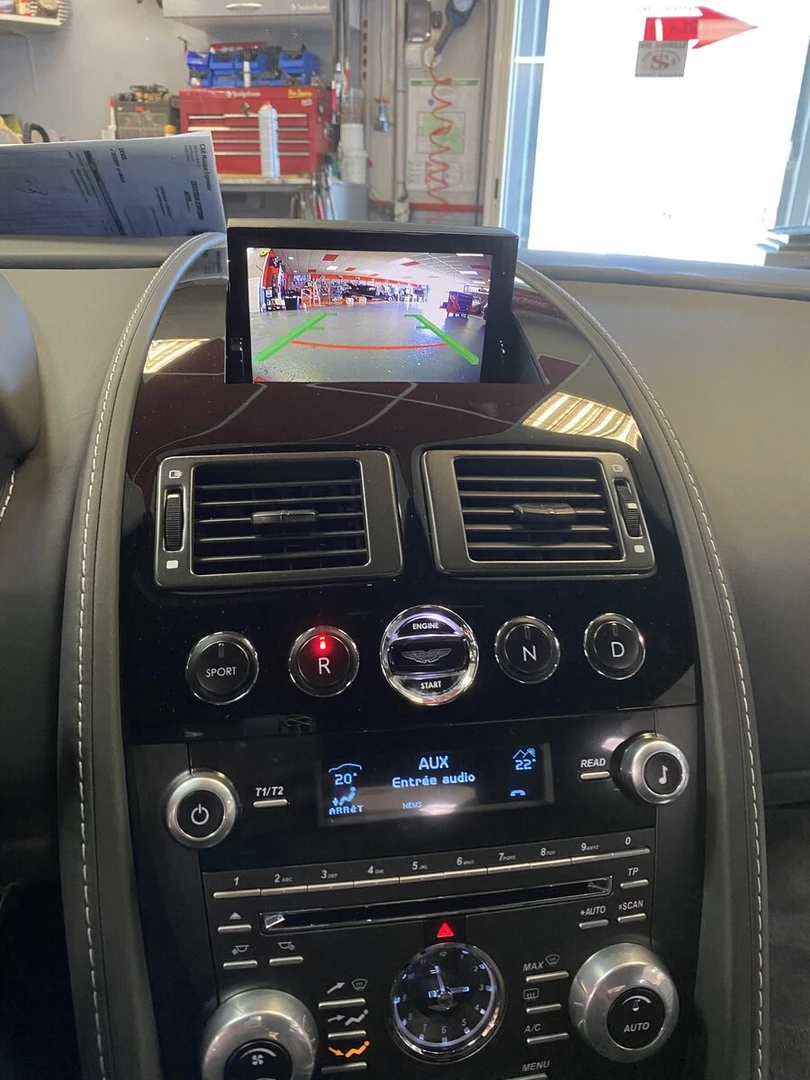 Aston Martin Vantage : CarPlay, Android Auto et caméra de recul