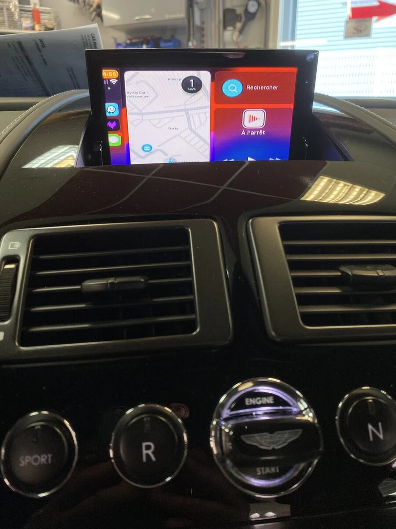 Aston Martin Vantage : CarPlay, Android Auto et caméra de recul