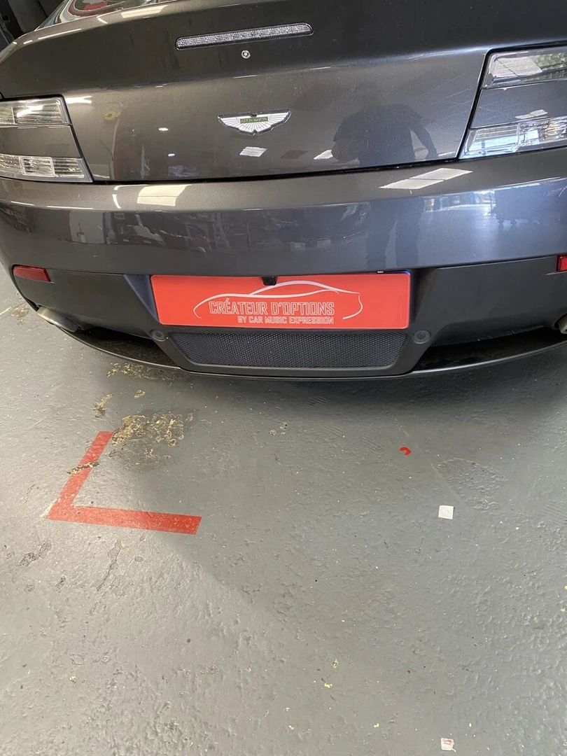 Aston Martin Vantage : CarPlay, Android Auto et caméra de recul
