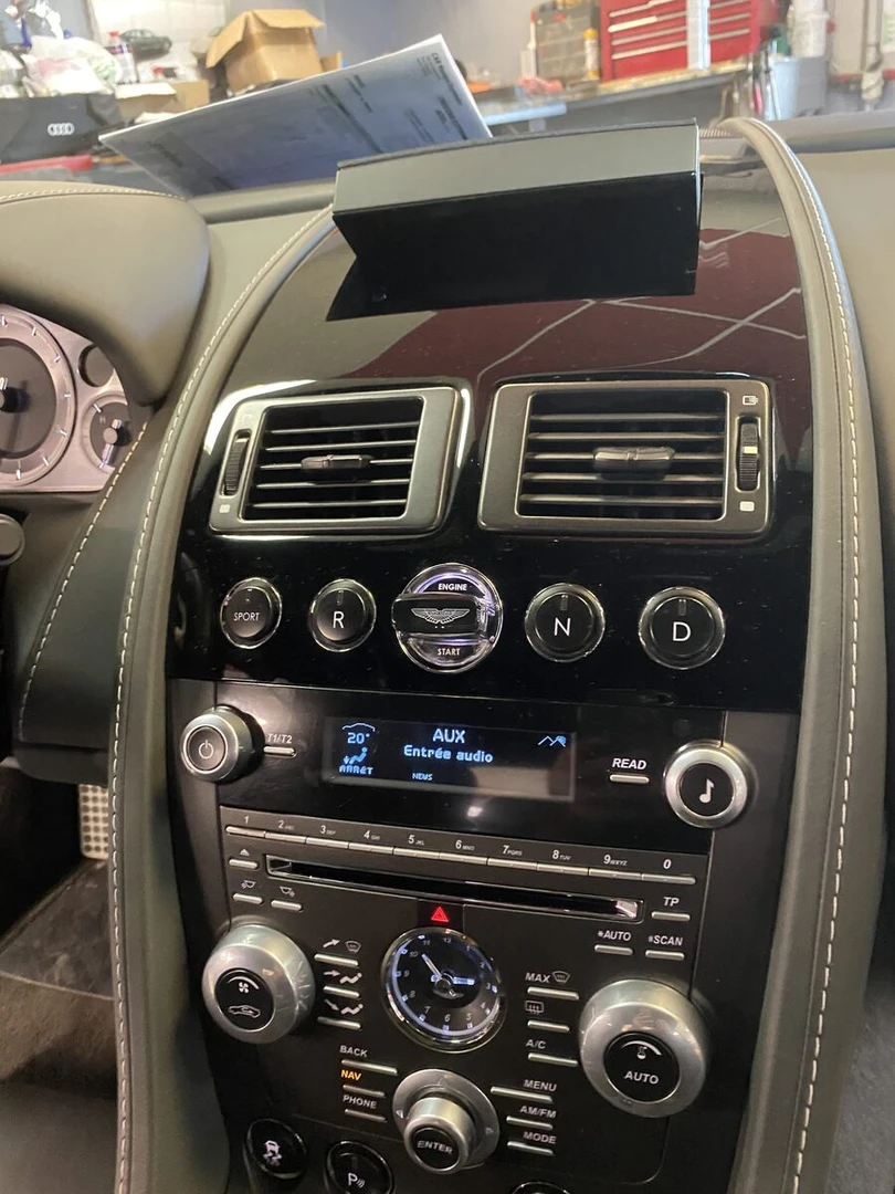 Aston Martin Vantage : CarPlay, Android Auto et caméra de recul