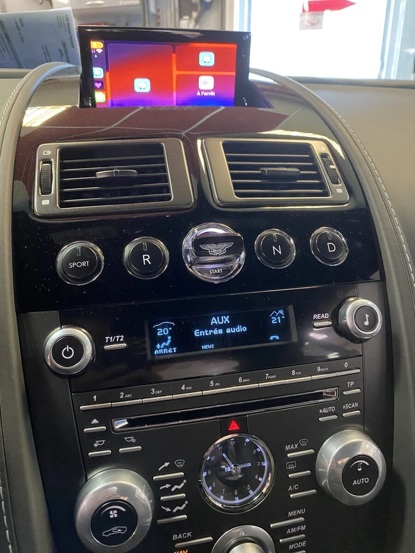 Aston Martin Vantage : CarPlay, Android Auto et caméra de recul