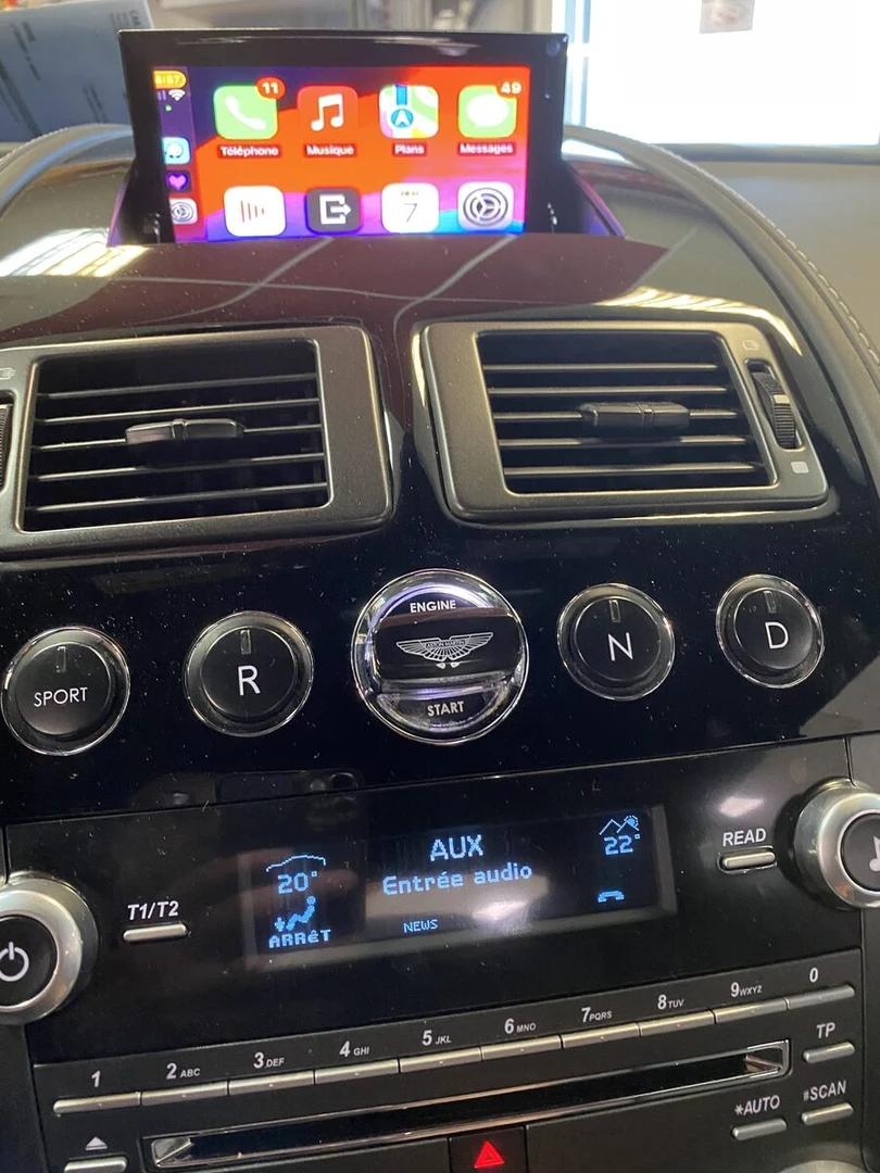 Aston Martin Vantage : CarPlay, Android Auto et caméra de recul