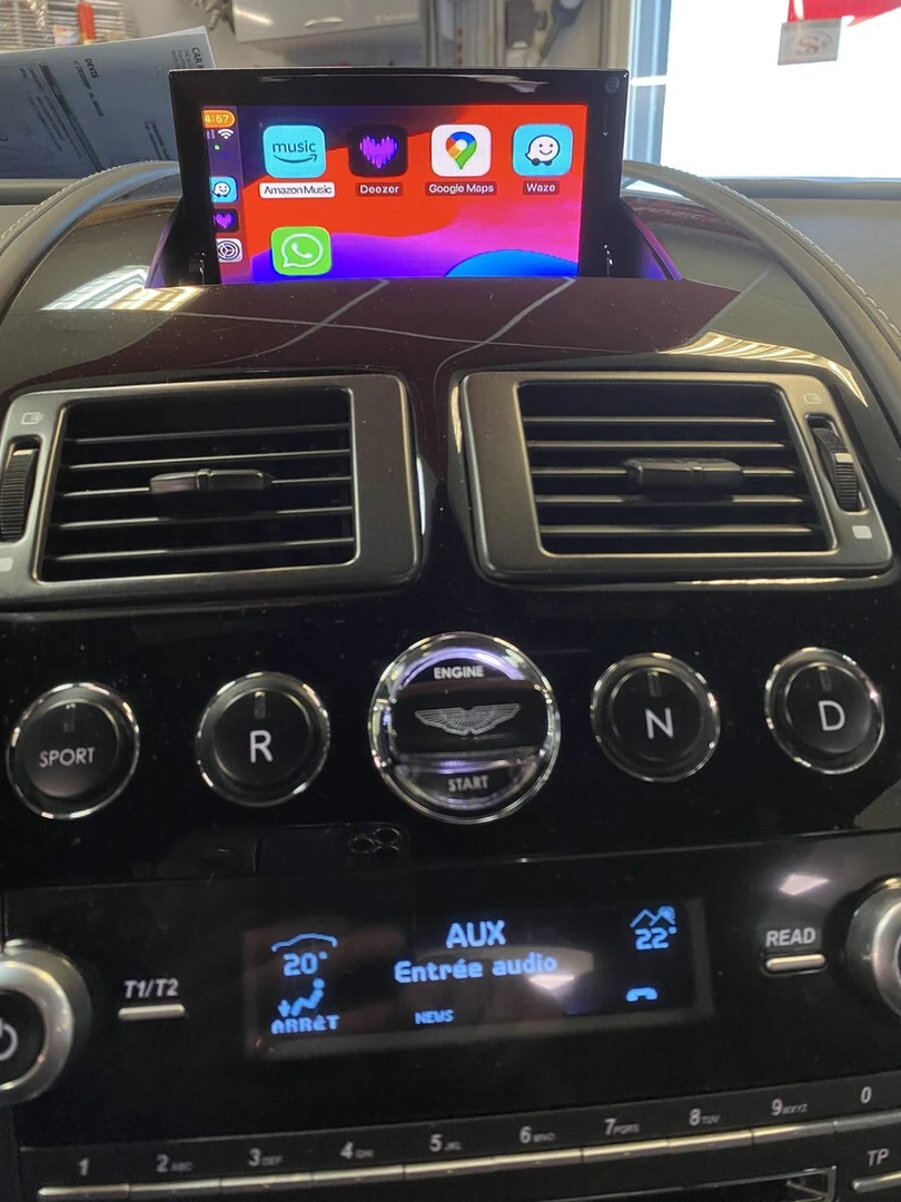 Aston Martin Vantage : CarPlay, Android Auto et caméra de recul