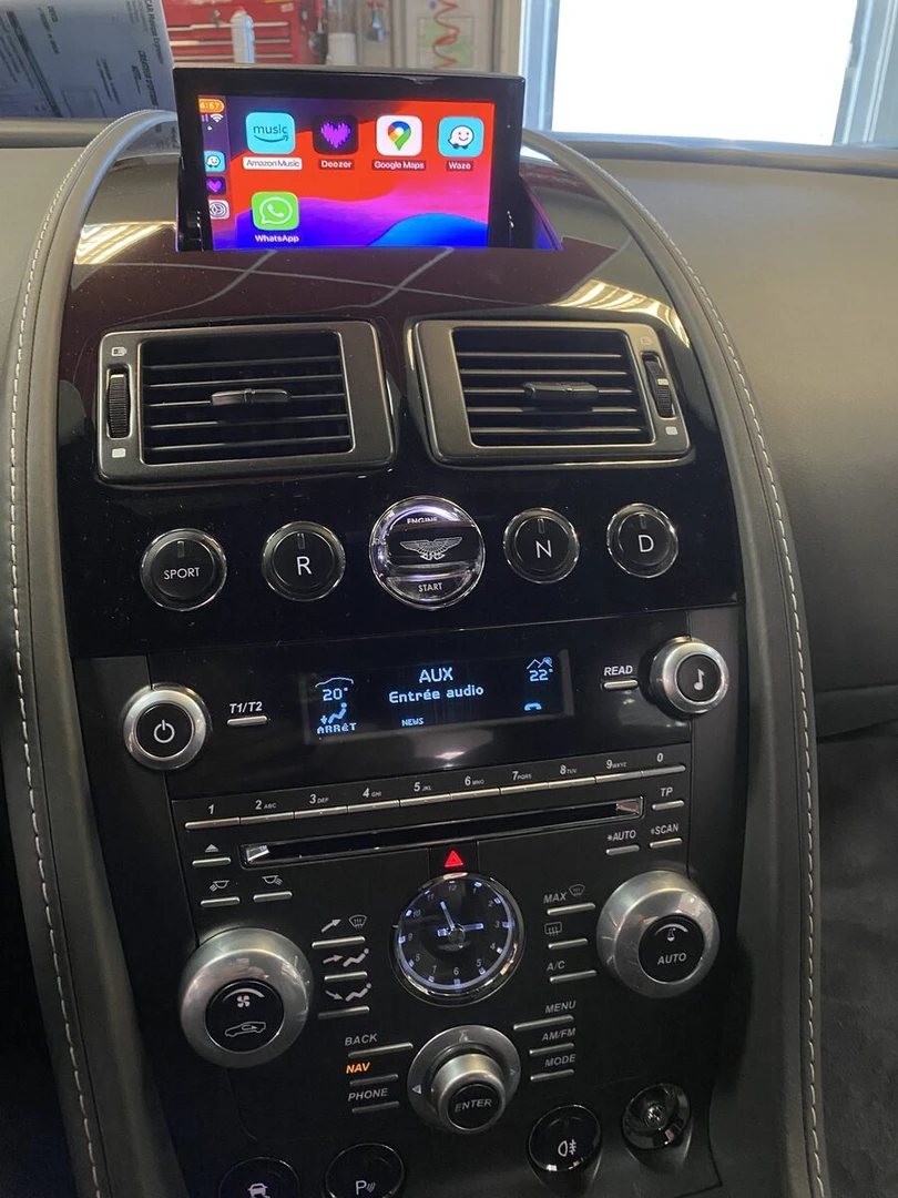 Aston Martin Vantage : CarPlay, Android Auto et caméra de recul