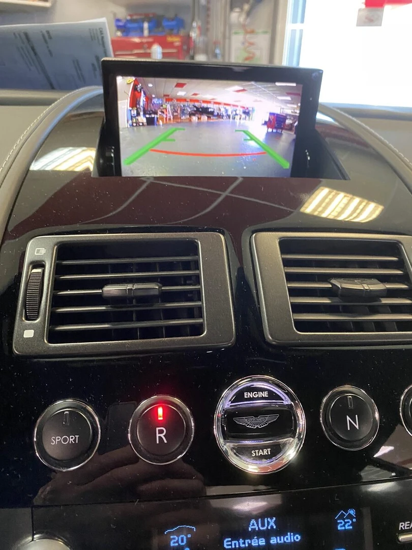 Aston Martin Vantage : CarPlay, Android Auto et caméra de recul
