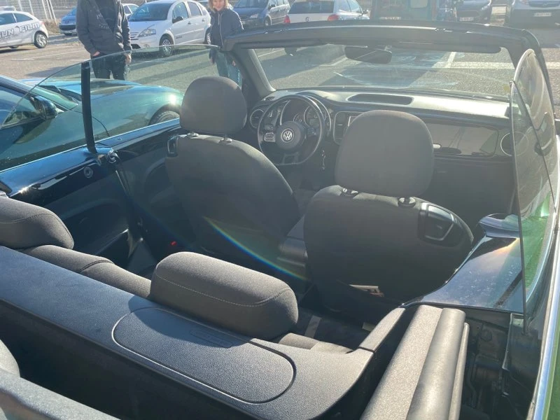 Volkswagen Coccinelle cabriolet 2017 : capote en alpaga noir