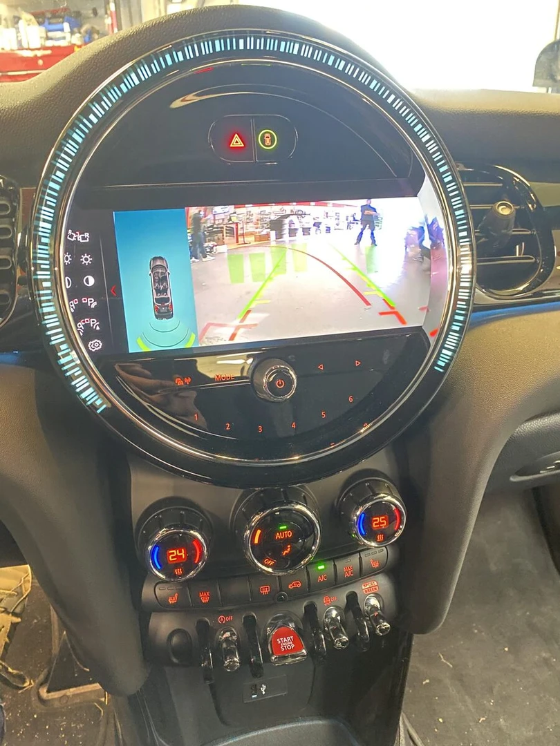 Mini 2023 : une caméra de recul comme d'usine