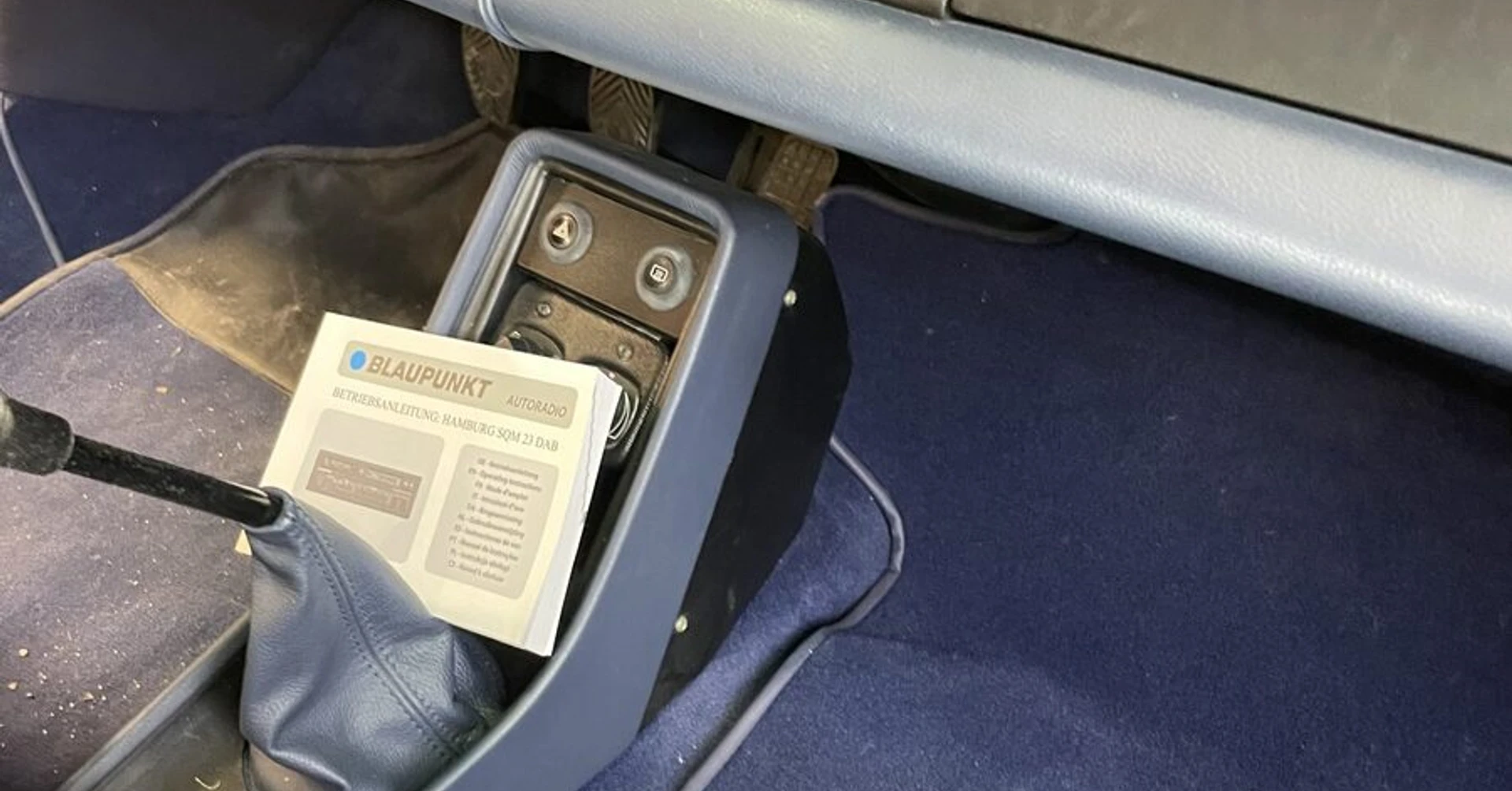 Porsche 911 : autoradio Blaupunkt Hamburg DAB+ et Bluetooth
