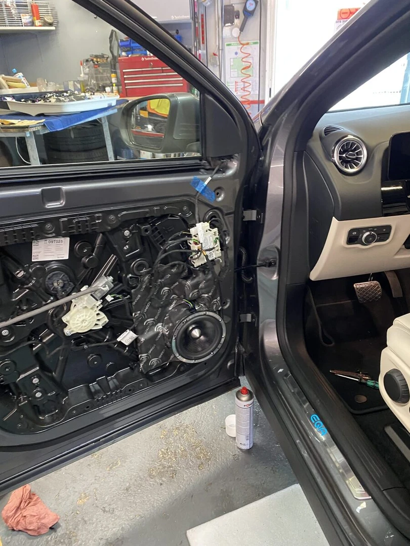 Mercedes EQA 2024 : BLAM Signature, caisson Hifonics et insonorisation
