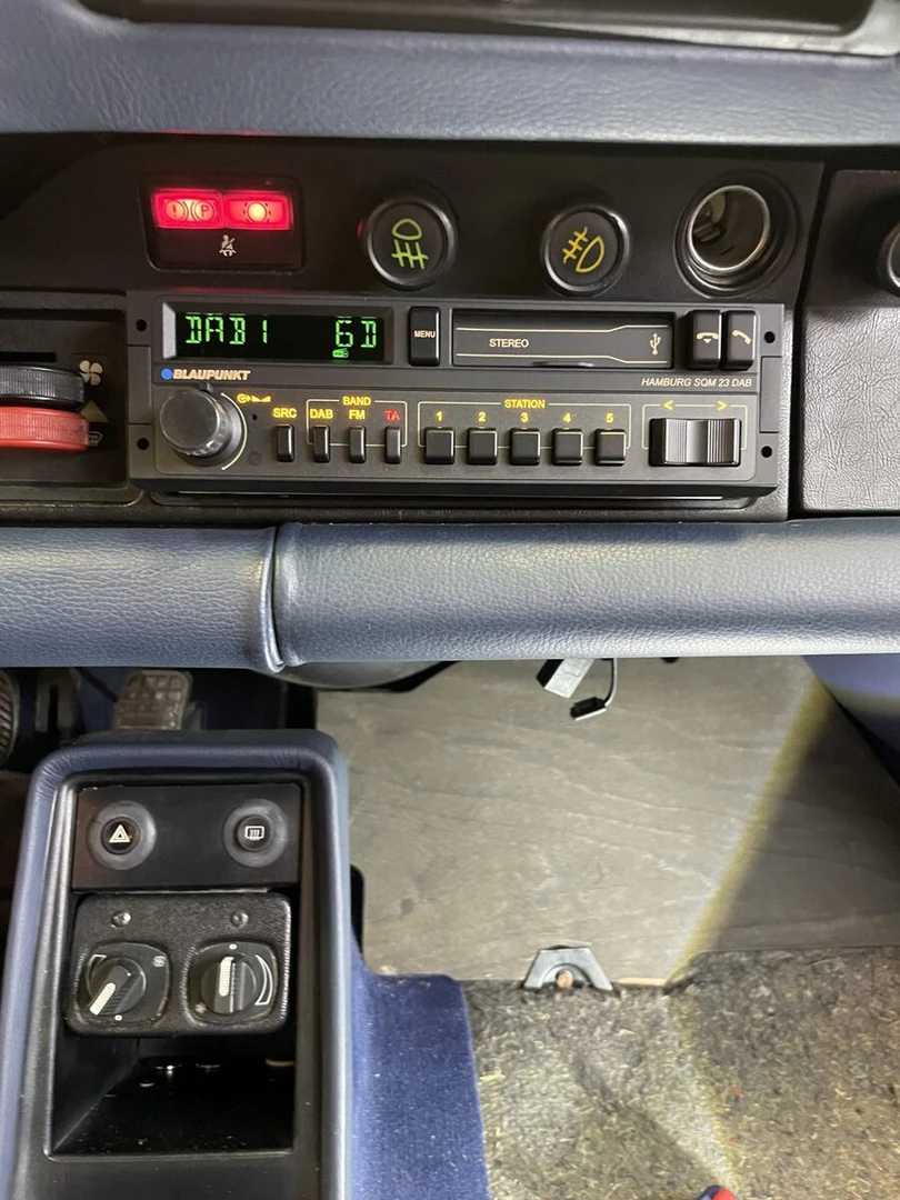 Porsche 911 classique : autoradio Blaupunkt Hamburg DAB+ et Bluetooth