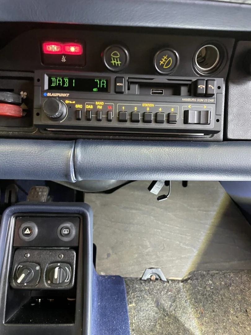 Porsche 911 classique : autoradio Blaupunkt Hamburg DAB+ et Bluetooth