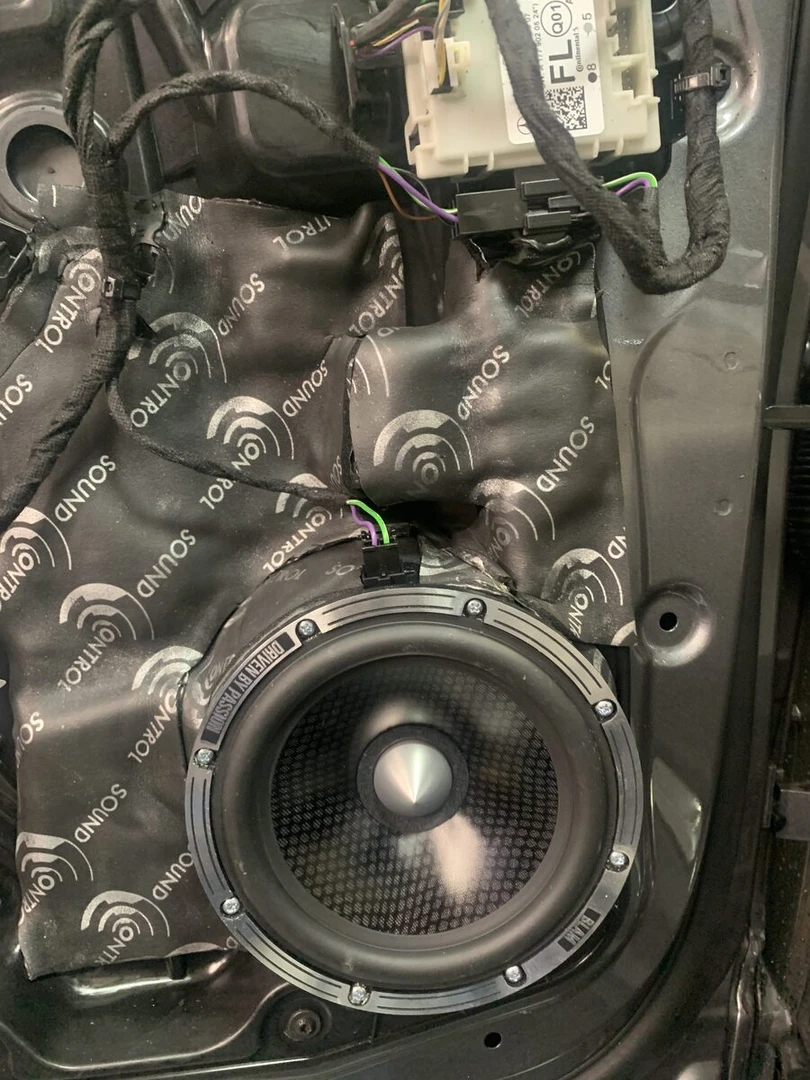Mercedes EQA 2024 : BLAM Signature, caisson Hifonics et insonorisation