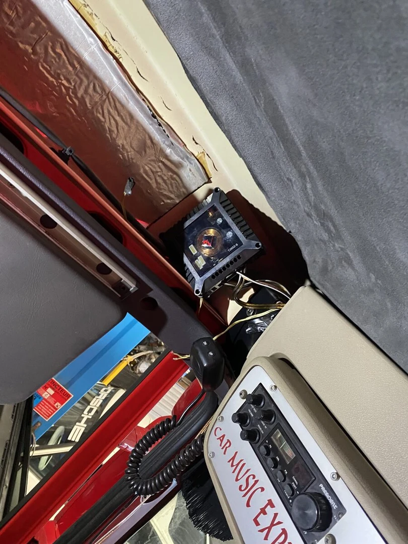 Scania : sono vintage, sellerie et autoradio Kenwood DNX5190DABS