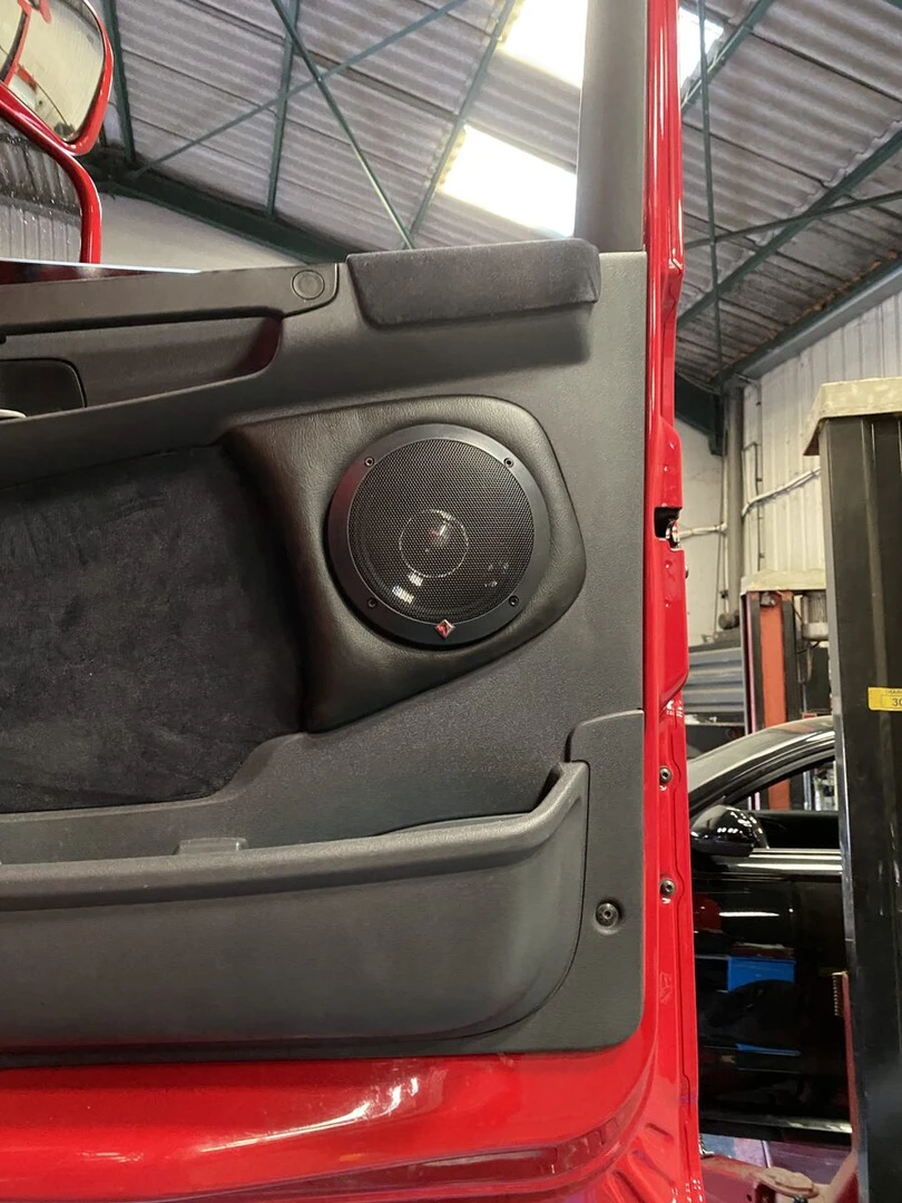 Scania : sono vintage, sellerie et autoradio Kenwood DNX5190DABS