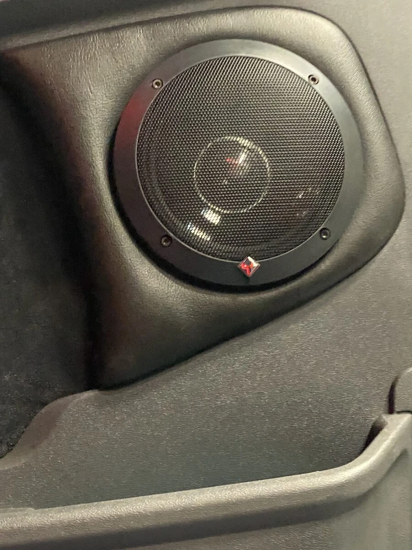 Scania : sono vintage, sellerie et autoradio Kenwood DNX5190DABS