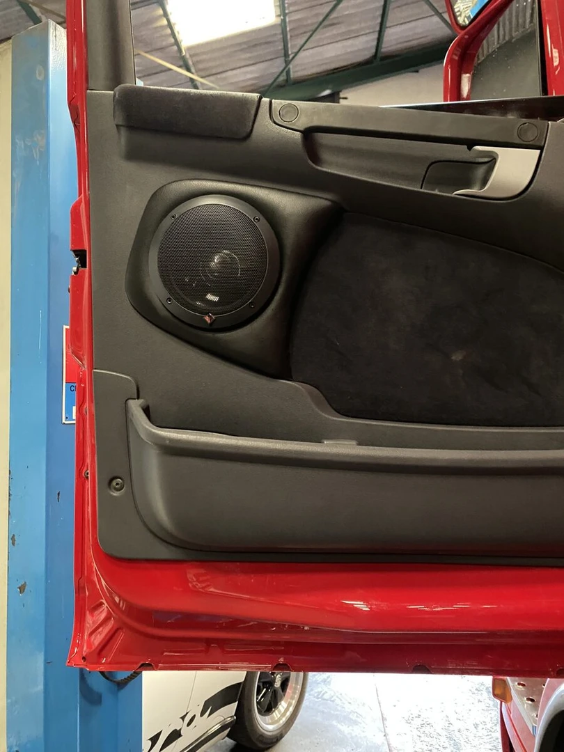Scania : sono vintage, sellerie et autoradio Kenwood DNX5190DABS