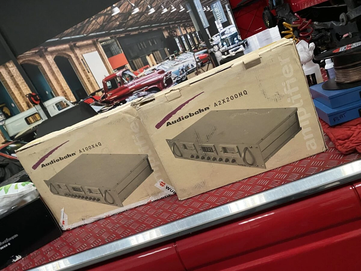 Scania : sono vintage, sellerie et autoradio Kenwood DNX5190DABS