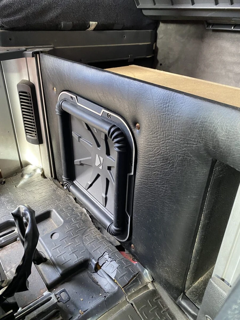 Scania : sono vintage, sellerie et autoradio Kenwood DNX5190DABS