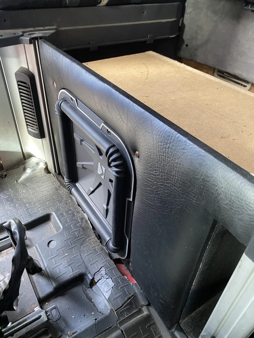 Scania : sono vintage, sellerie et autoradio Kenwood DNX5190DABS