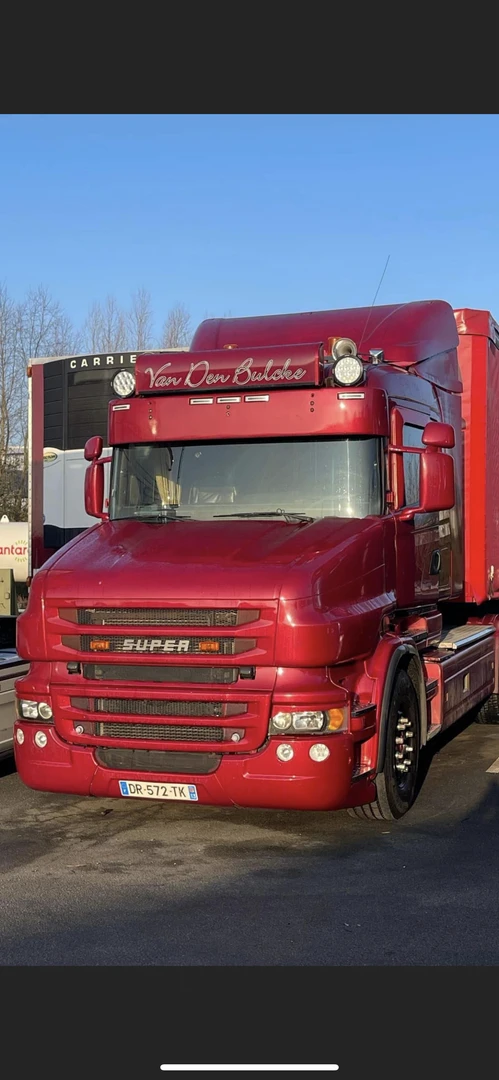 Scania : sono vintage, sellerie et autoradio Kenwood DNX5190DABS